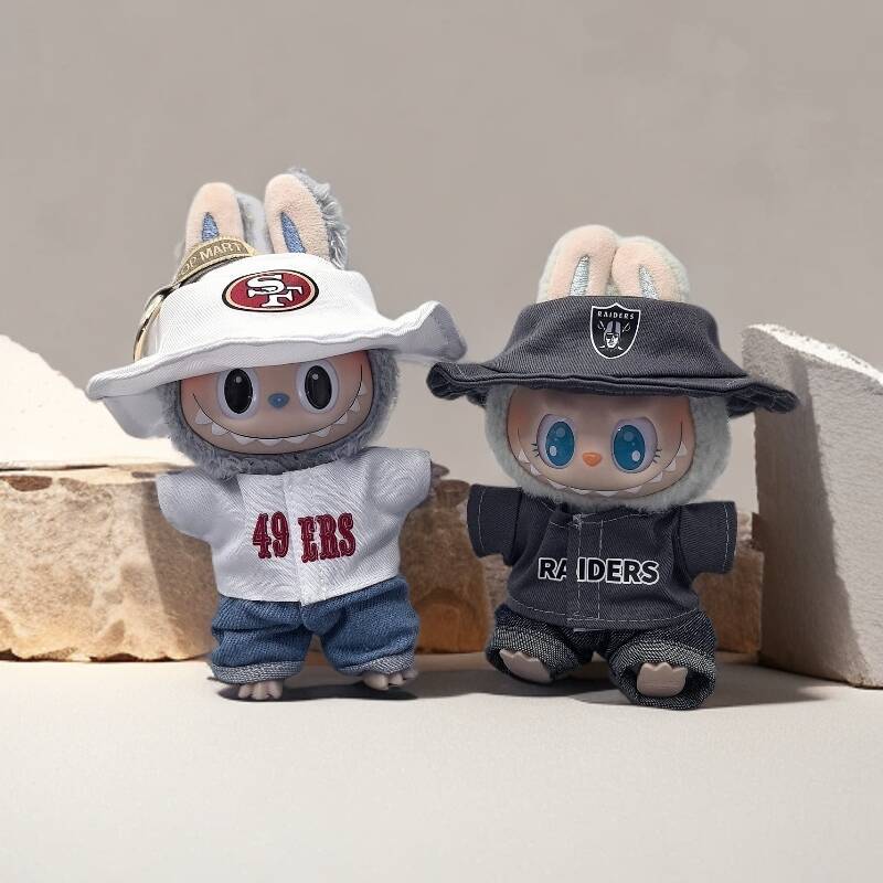 Labubu is wearing a pendant La - Streetwear Brand Keychain 评论和价格
